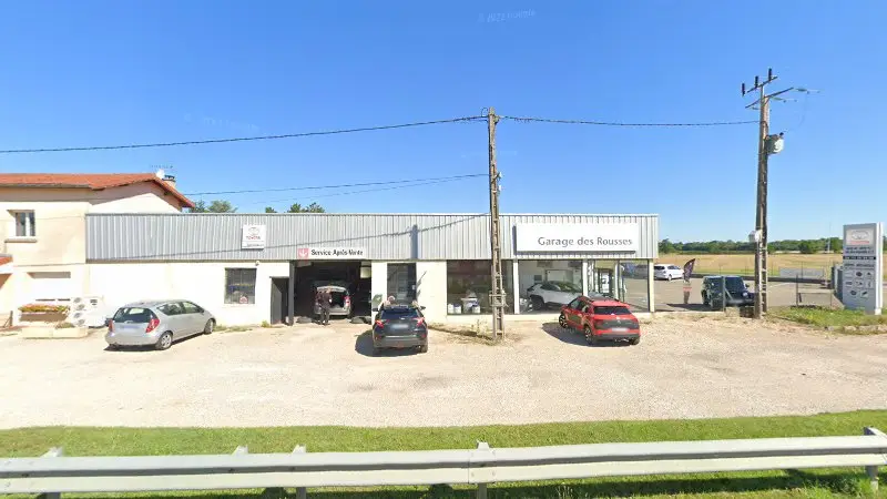Vue de la rue devant GARAGE DES ROUSSES partenaire Service de Sivam - Montluel Toyota, Leyment