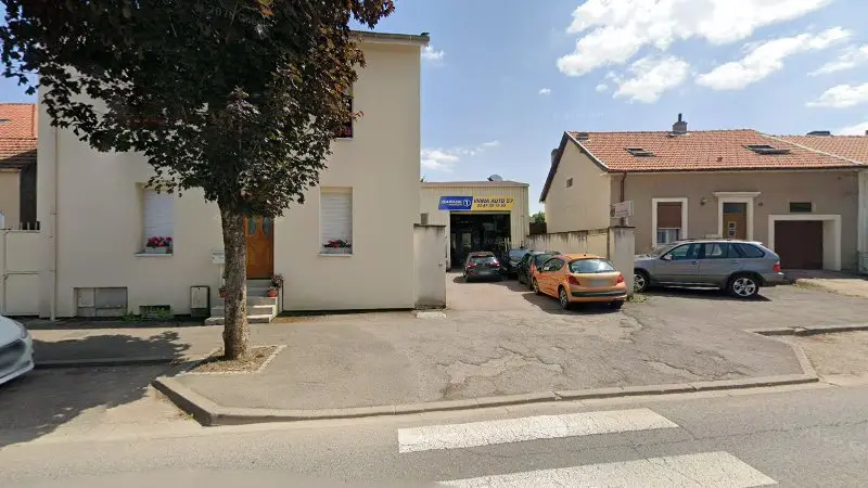 Vue de la rue devant GARAGE PREMIER - VIANA AUTO 57, Woippy