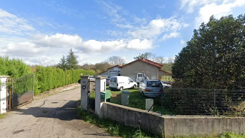 Vue de la rue devant Garage Kotecki Auto, Saint-Maurice-en-Gourgois