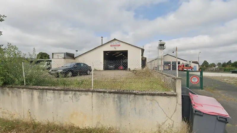 Vue de la rue devant Garage Beauchef Alexandre, Cosne-Cours-sur-Loire