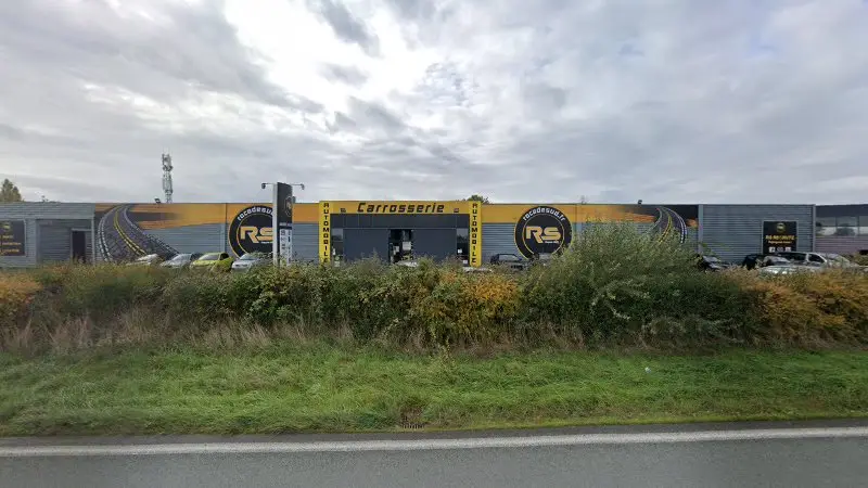 Vue de la rue devant Auto Confiance Laurendeau, Les Garennes sur Loire