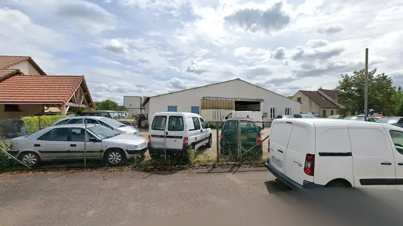 Vue de la rue devant Garage 2L Original, Venarey-les-Laumes