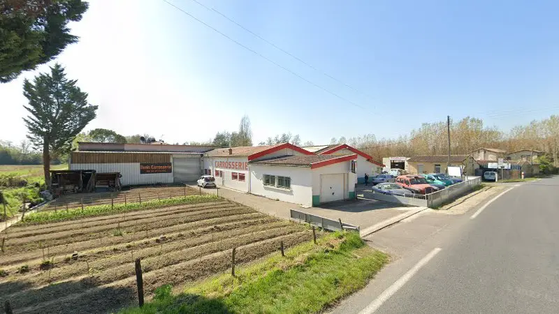 Vue de la rue devant Carrosserie, Quinsac