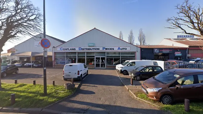 Vue de la rue devant Conflans Distribution Pièces Autos C.D.P.A, Conflans-Sainte-Honorine