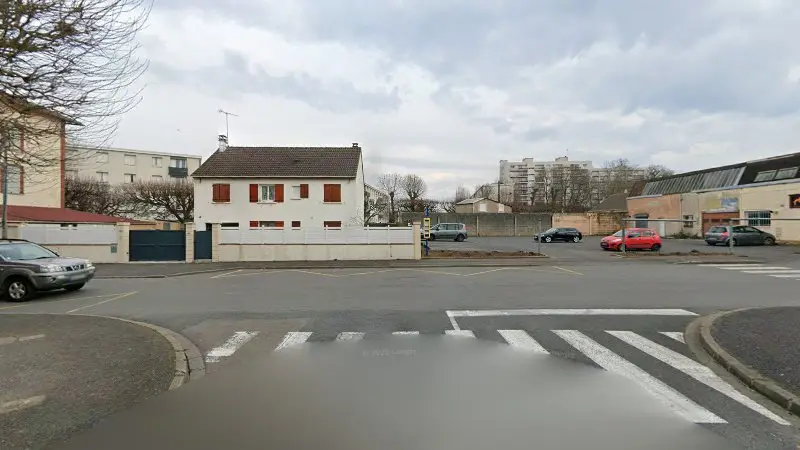 Vue de la rue devant Mds Dépannage Remorquage, Montereau-Fault-Yonne