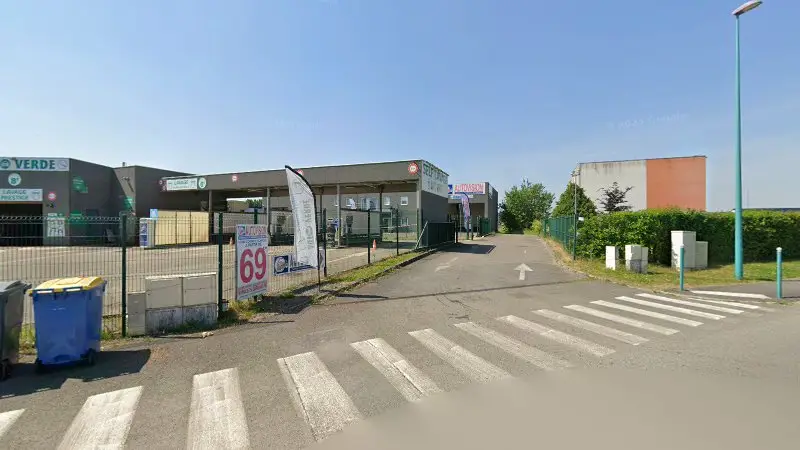Vue de la rue devant Autovision Ets Soriano, Beaurains