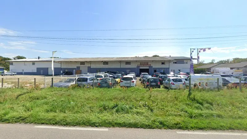 Vue de la rue devant Garage ET Automobile Service Pneus Service lavage Auto, Pulversheim