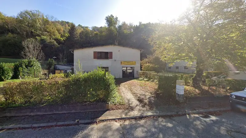 Vue de la rue devant Ricco motors, Valgelon-La Rochette