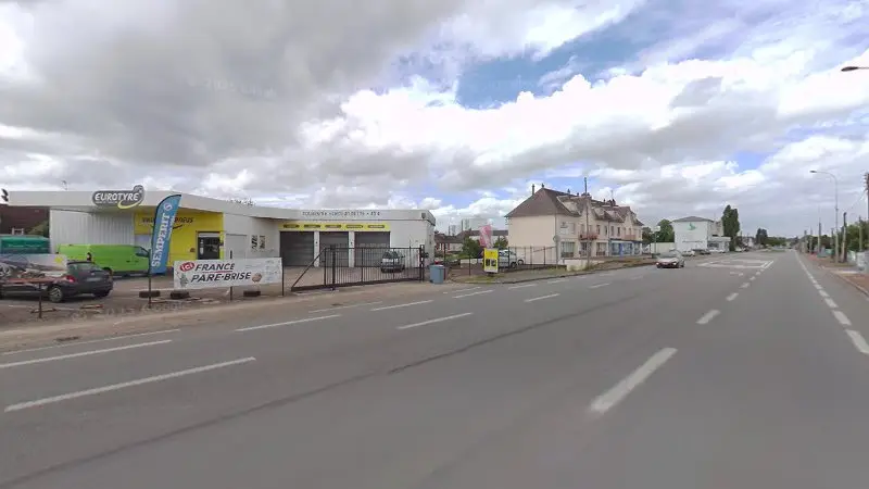 Vue de la rue devant France Pare-Brise - Chez Eurotyre, Varennes-Vauzelles
