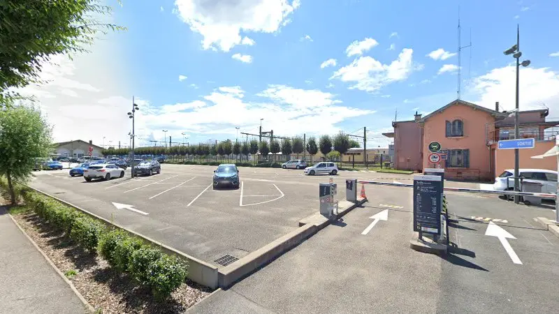 Vue de la rue devant Effia Stationnement, Bourg-en-Bresse