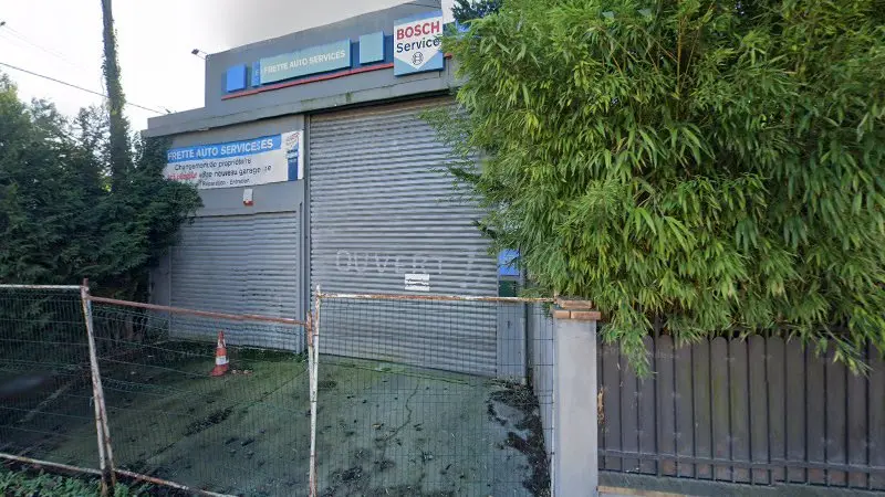 Vue de la rue devant frette auto service, La Frette-sur-Seine