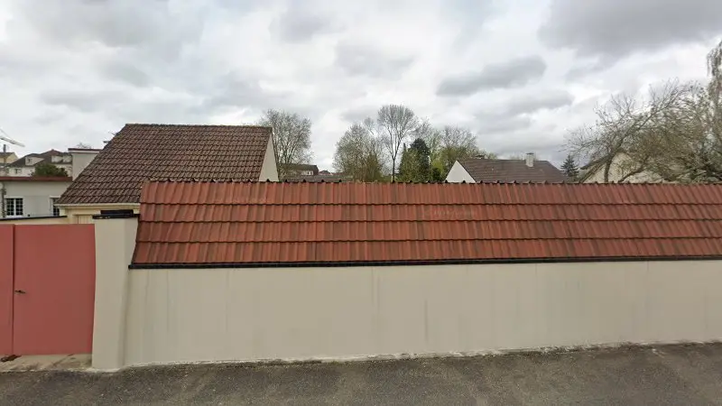 Vue de la rue devant Datsun 240z, Vaux-le-Pénil