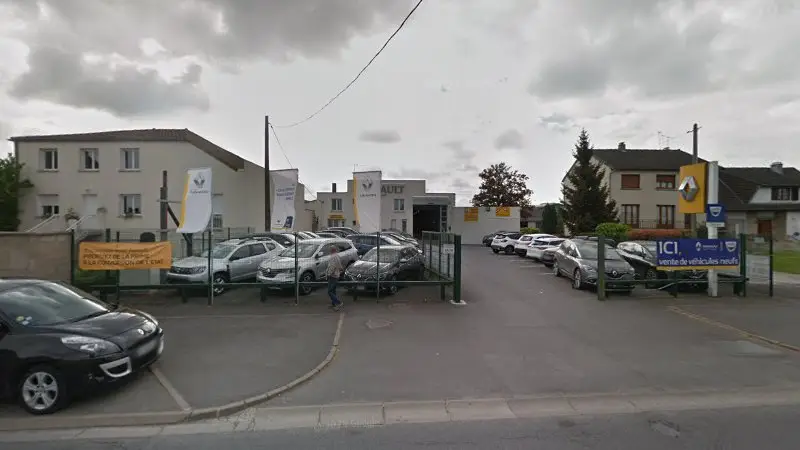 Vue de la rue devant Centre Automobile des Tondeurs - Garage Renault, Bétheny