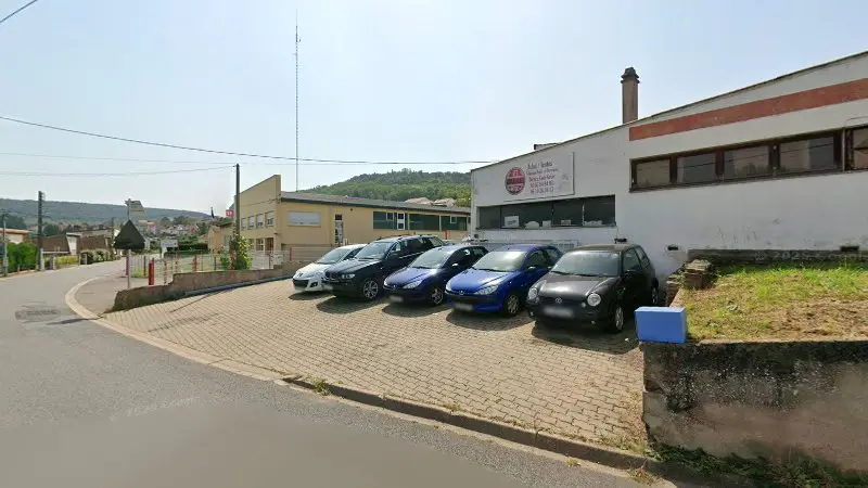Vue de la rue devant Lvt Motors, Sierck-les-Bains