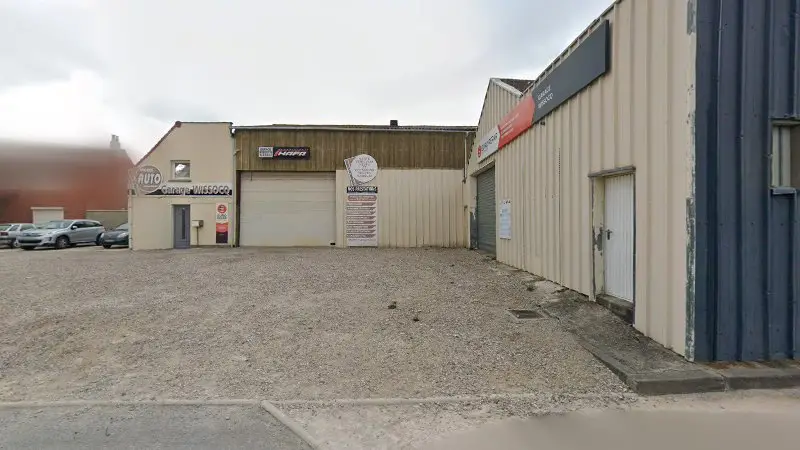 Vue de la rue devant Eurorepar Garage Wissocq, Vieille-Église