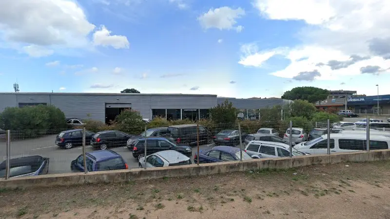 Vue de la rue devant EUROCORSE AUTOMOBILES Volkswagen, Porto-Vecchio