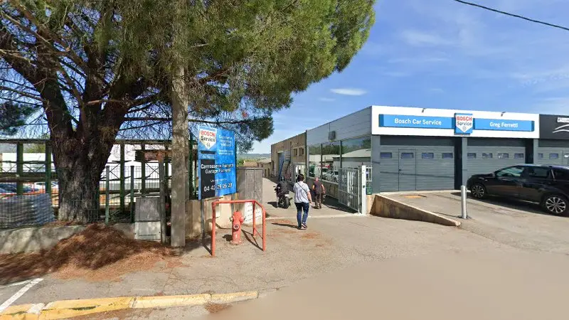 Vue de la rue devant carrosserie ferretti et fils, Trets