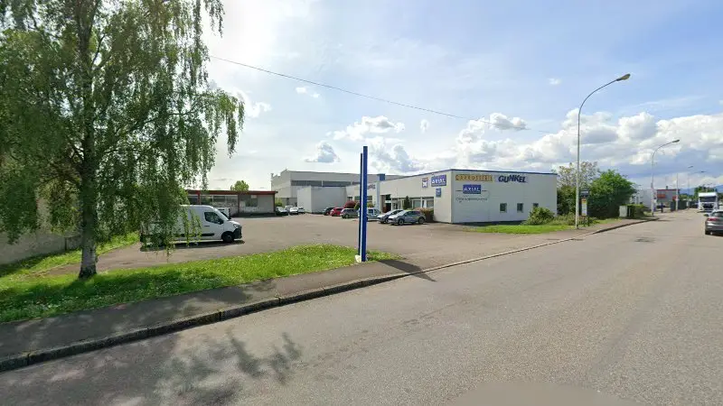 Vue de la rue devant AXIAL - Carrosserie Gunkel, Illzach