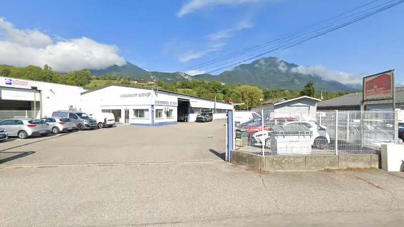 Vue de la rue devant CARROSSERIE BURNET, Gilly-sur-Isère