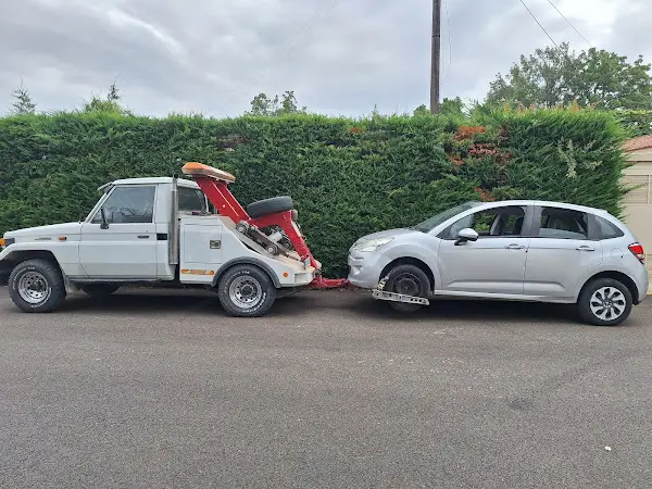 Photo publiée sur la fiche Google de Enlèvement Épave Var - JM RECYCLING EPAVISTE, Pignans