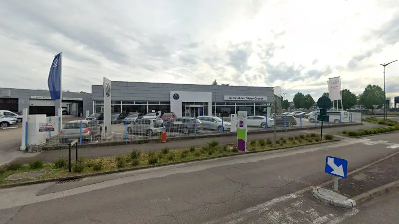 Vue de la rue devant Audi Service at AUTOMOBILES THIERRY CUYNET, Choisey