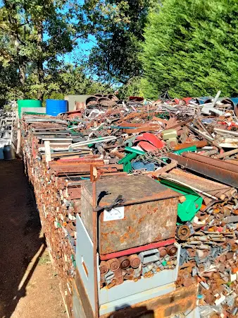 Photo publiée sur la fiche Google de MABBOUX.A - FERRAILLEUR - ÉPAVISTE (déchets fers, metaux, entretien extérieur, vide maison....), Saint-Germain-Lespinasse