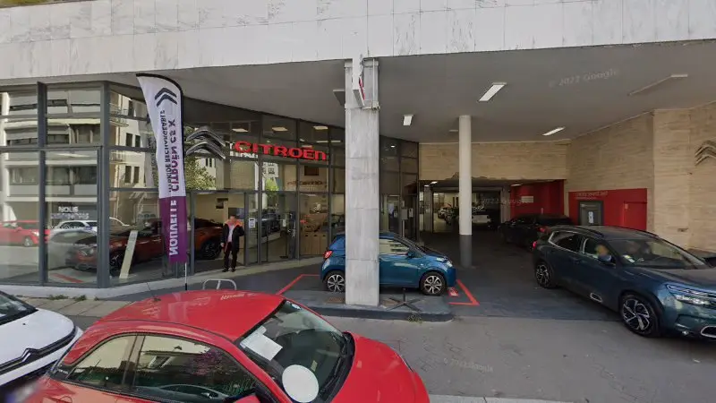 Vue de la rue devant ATELIER PEUGEOT STELLANTIS &YOU BOULOGNE DANJOU, Boulogne-Billancourt