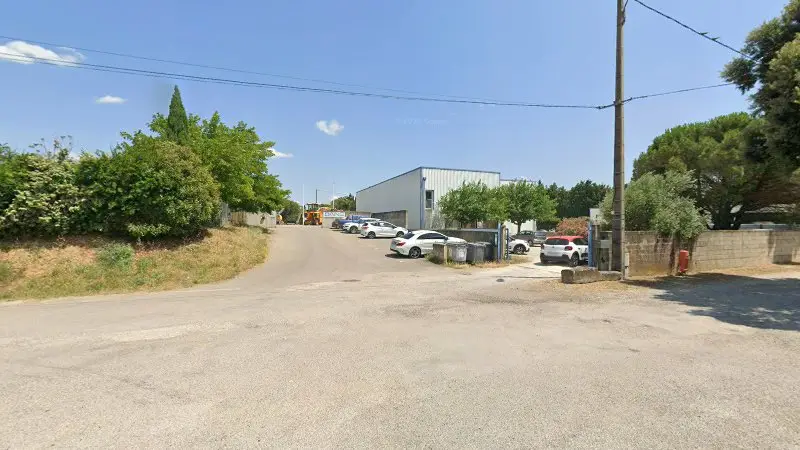 Vue de la rue devant CARROSSERIE L'ATELIER, Donzère