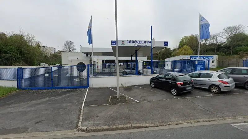 Vue de la rue devant Auto Carrosserie Professionnelle, Creil
