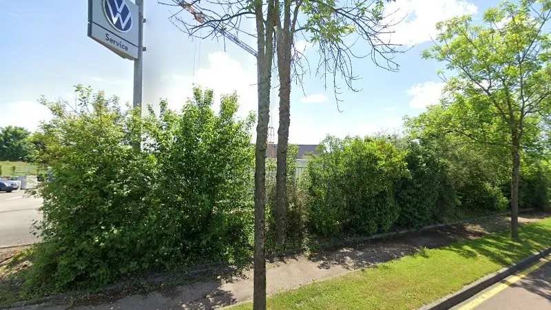 Vue de la rue devant Škoda Service Paray - SUMA, Paray-le-Monial