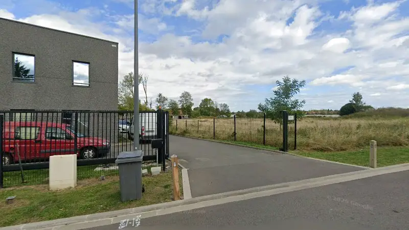 Vue de la rue devant France Pare-Brise - Chez Hem Ambulances, Hem