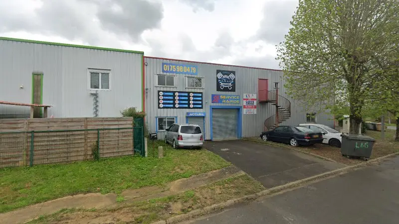 Vue de la rue devant Lebon garage 77, Presles-en-Brie