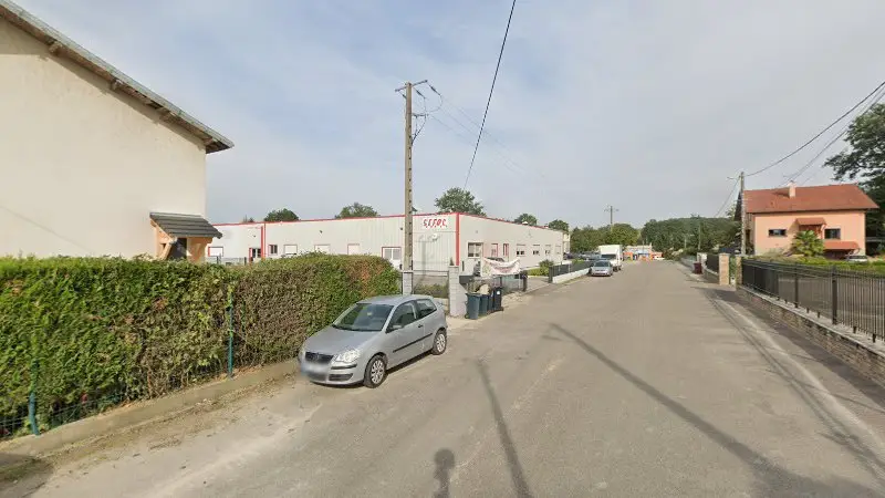 Vue de la rue devant S.E.F.O.C. (Société Electrolyse Fabrique Outils Carbure- SA), Saint-Vit