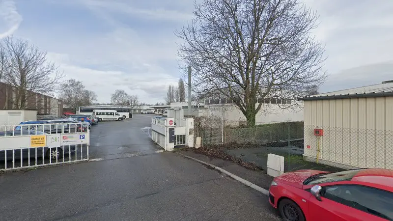 Vue de la rue devant Gentlemen de l'auto, Illkirch-Graffenstaden