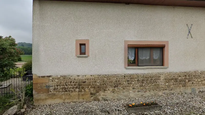 Vue de la rue devant Scr Motorsport, Les Abrets en Dauphiné