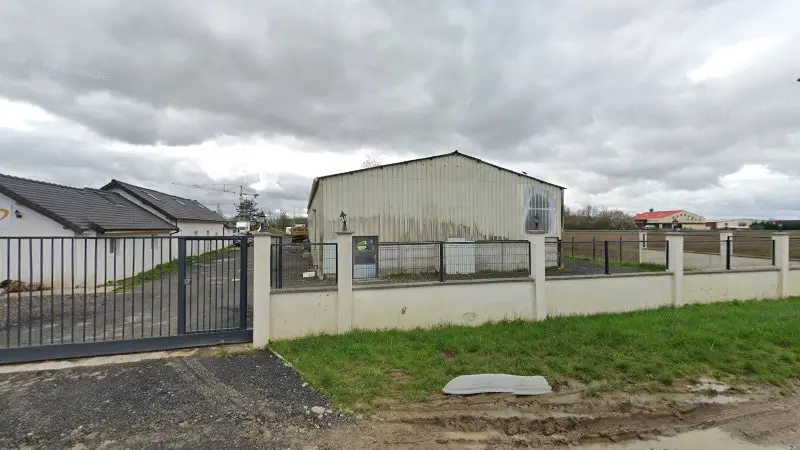 Vue de la rue devant Garage Citroën, Fontenay-Trésigny