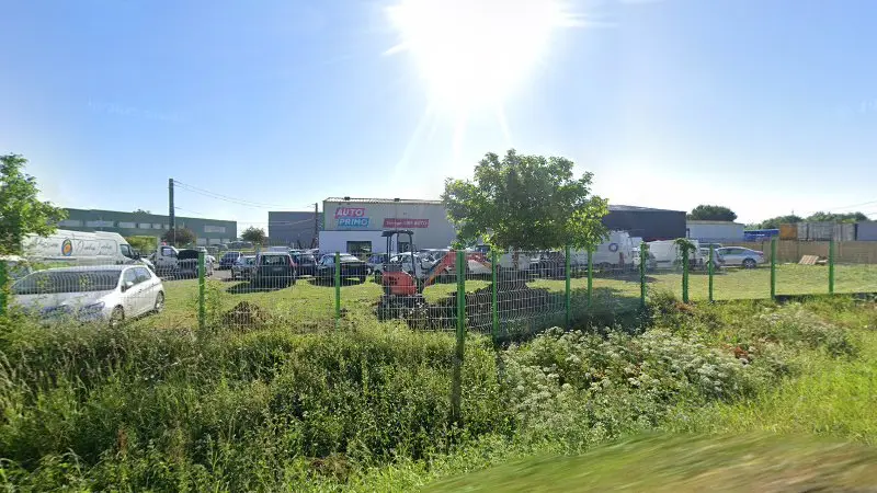 Vue de la rue devant AUTOPRIMO - GARAGE LIRÉ AUTO, Orée d'Anjou