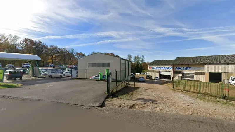 Vue de la rue devant Vente et entretien de matériel de motoculture, Saillenard