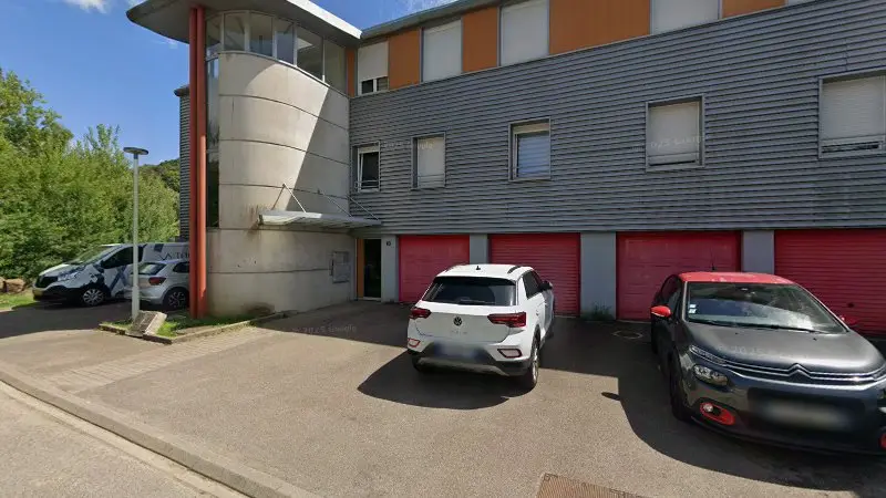 Vue de la rue devant Euro Parebrise 3 frontières, Longwy