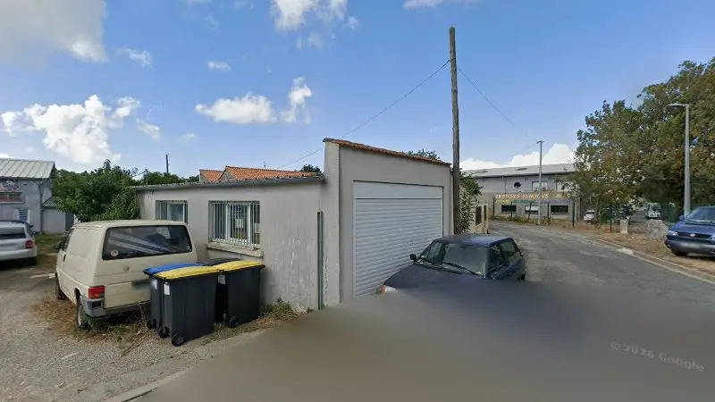 Vue de la rue devant Garage Du Port, La Rochelle
