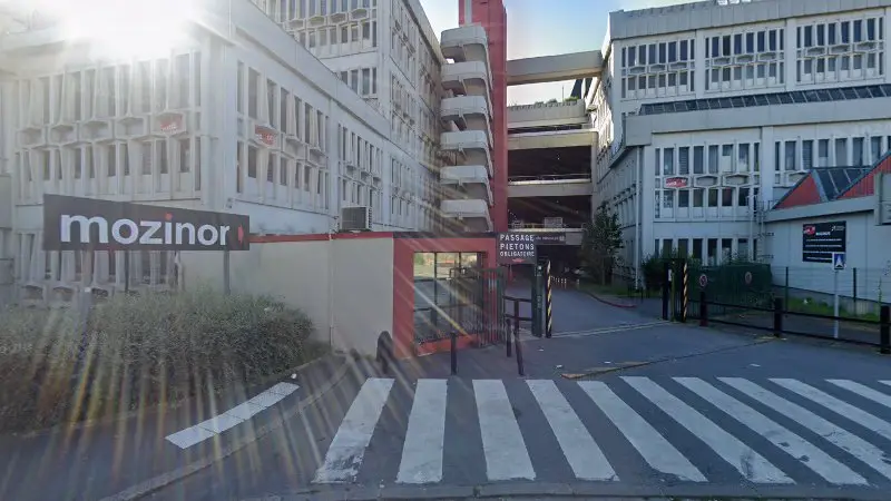 Vue de la rue devant TT pneu dépannage crevaison, Montreuil