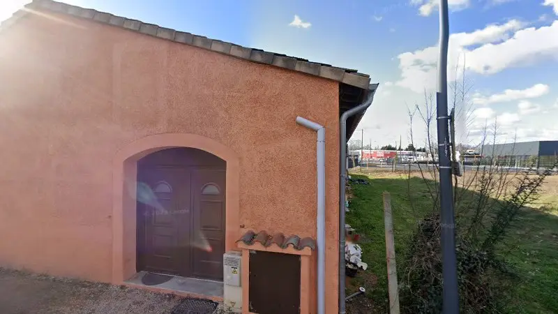 Vue de la rue devant Carrosserie perfecto, Toulouse