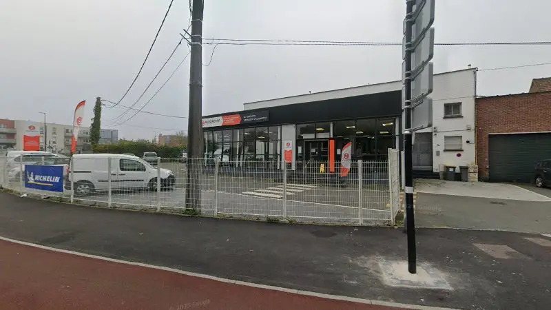 Vue de la rue devant GARAGE DE L' ALLUMETTE - Spécialiste Renault, Dacia et entretien toute marque, Wasquehal