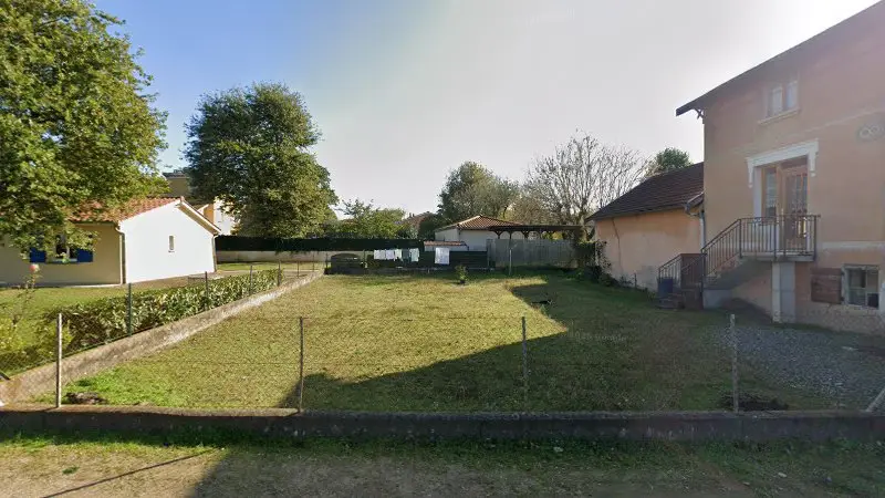 Vue de la rue devant Geoffroy Davy (Héritage Auto), Montmerle-sur-Saône
