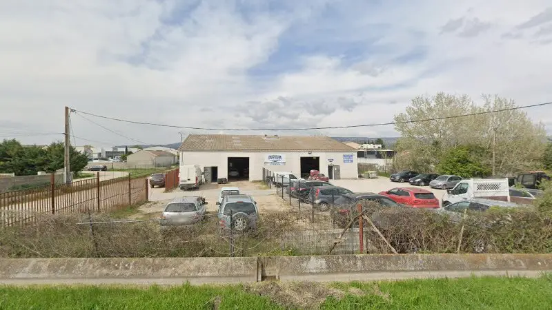 Vue de la rue devant Garage L'Atelier Mecaserv, Mallemort