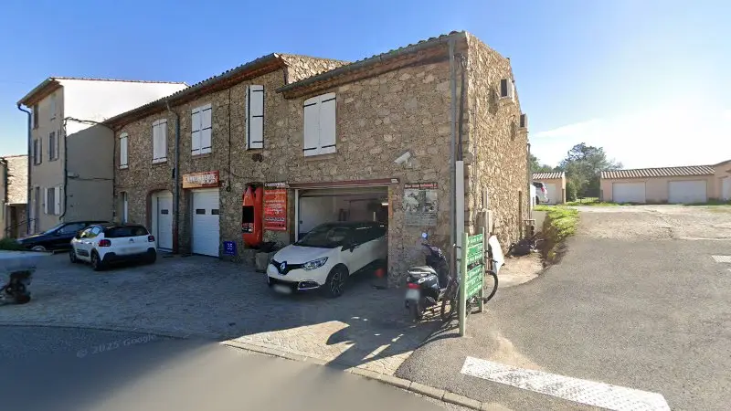 Vue de la rue devant Carrosserie du Plan, Le Plan-de-la-Tour