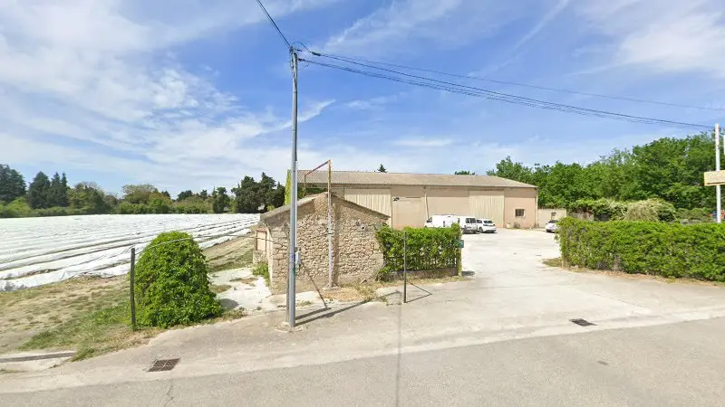 Vue de la rue devant Garage auto FGD, Pernes-les-Fontaines