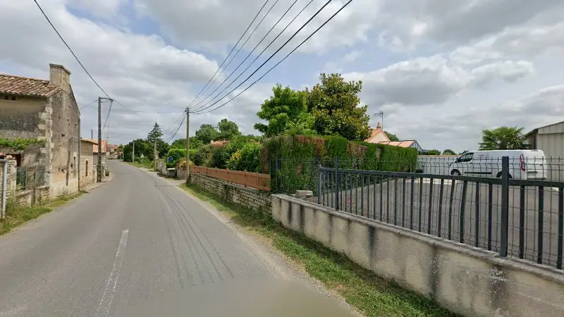 Vue de la rue devant Sarl Tristan Mineau, Chef-Boutonne