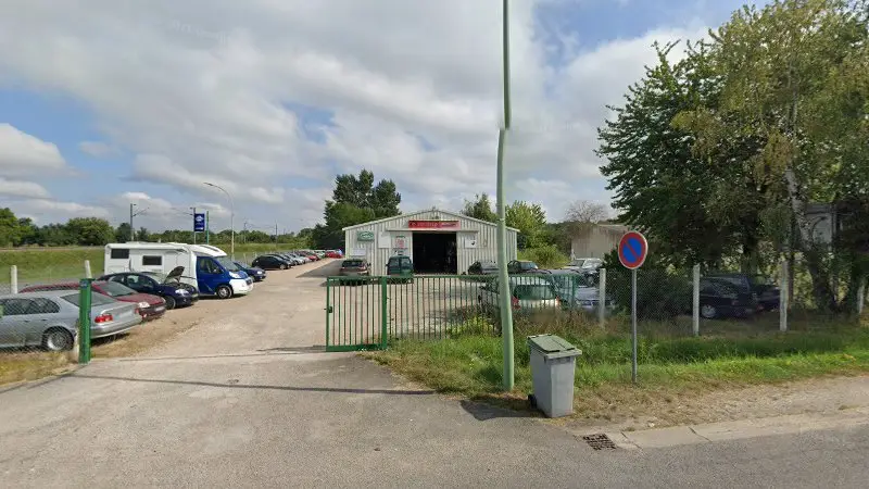 Vue de la rue devant Motrio, Cosne-Cours-sur-Loire