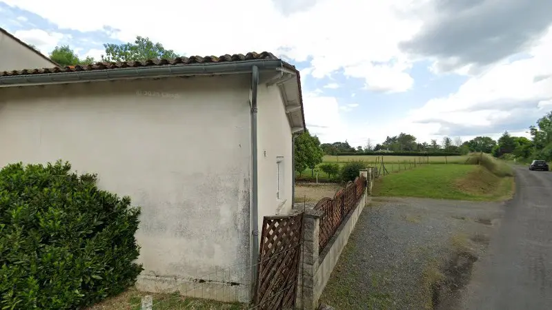 Vue de la rue devant Atelier de Construction Mecanique de Mon Nelly, Saint-Antoine-sur-l'Isle